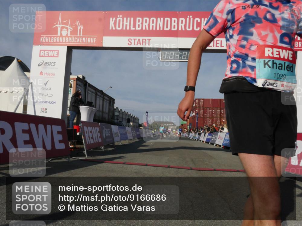03.10.2025 - Köhlbrandbrückenlauf Matties Gatica Varas http://msf.ph/oto/9166686 03.10.2025 10:04:07 Ziel 1141, 1543, 2732, 2791, 2798 meine-sportfotos.de