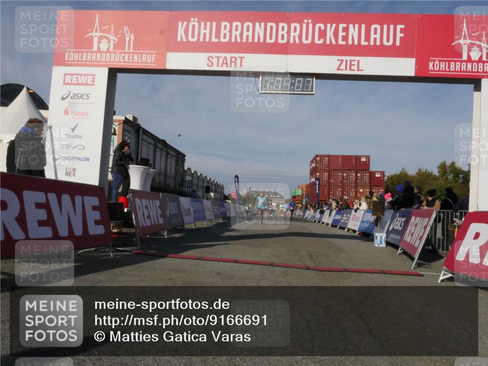 03.10.2025 - Köhlbrandbrückenlauf Matties Gatica Varas http://msf.ph/oto/9166691 03.10.2025 10:04:08 Ziel 1141, 1543, 2732, 2791, 2798 meine-sportfotos.de