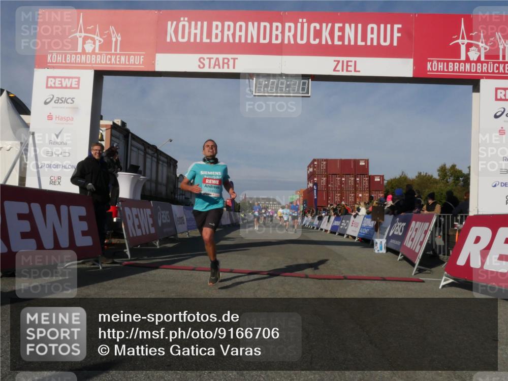 03.10.2025 - Köhlbrandbrückenlauf Matties Gatica Varas http://msf.ph/oto/9166706 03.10.2025 10:04:12 Ziel 1056, 1141, 1543, 1702, 2732, 2791, 2798, 3766 meine-sportfotos.de