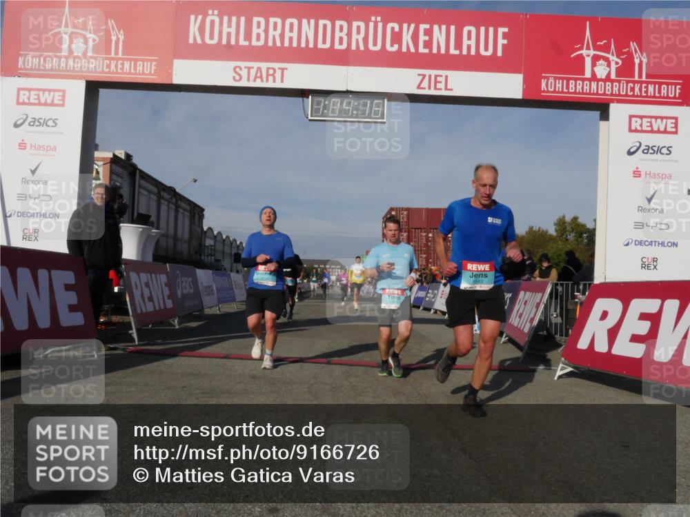 03.10.2025 - Köhlbrandbrückenlauf Matties Gatica Varas http://msf.ph/oto/9166726 03.10.2025 10:04:18 Ziel 1056, 1245, 1370, 1533, 1702, 2323, 2791, 2798, 3067, 3766, 3830 meine-sportfotos.de