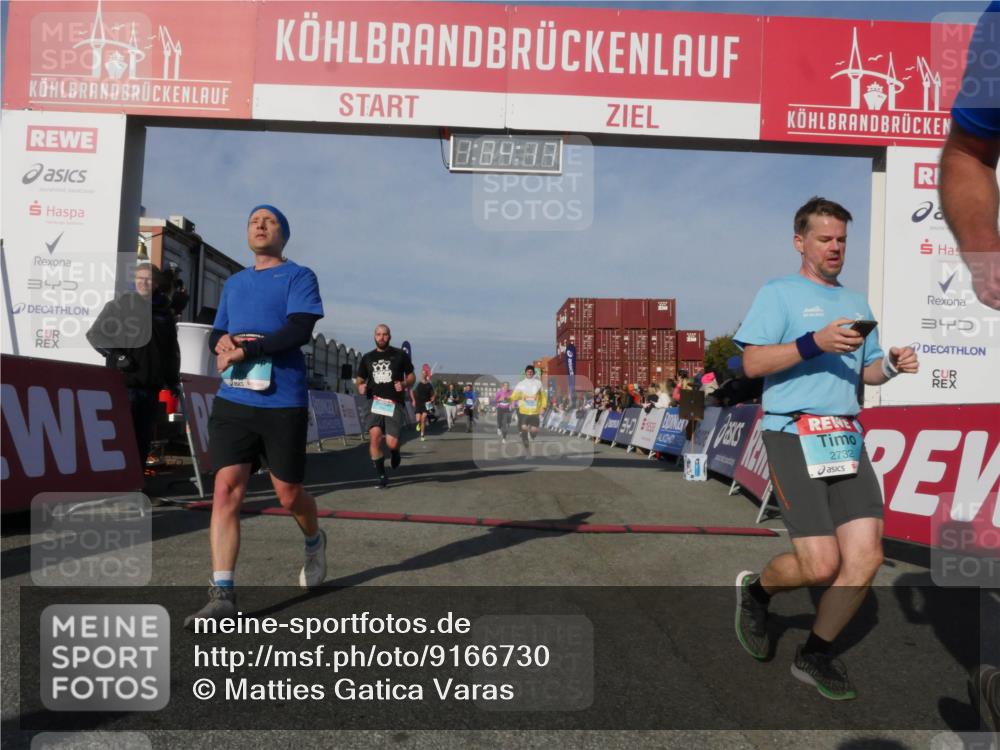 03.10.2025 - Köhlbrandbrückenlauf Matties Gatica Varas http://msf.ph/oto/9166730 03.10.2025 10:04:19 Ziel 1056, 1245, 1370, 1533, 1702, 2323, 2791, 3067, 3766, 3830 meine-sportfotos.de