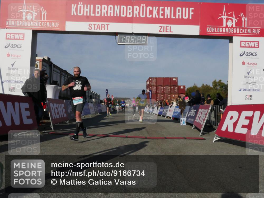 03.10.2025 - Köhlbrandbrückenlauf Matties Gatica Varas http://msf.ph/oto/9166734 03.10.2025 10:04:20 Ziel 1056, 1245, 1370, 1533, 1702, 2323, 3067, 3766, 3830 meine-sportfotos.de