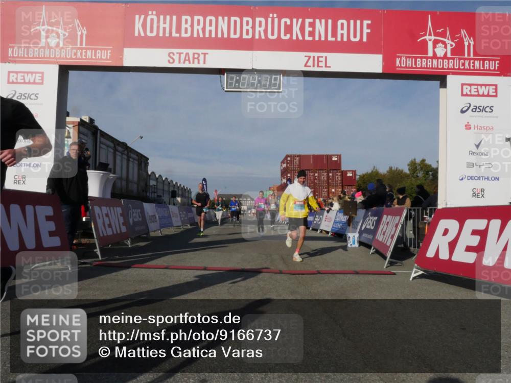 03.10.2025 - Köhlbrandbrückenlauf Matties Gatica Varas http://msf.ph/oto/9166737 03.10.2025 10:04:21 Ziel 1056, 1177, 1245, 1370, 1533, 1702, 2323, 3067, 3766, 3830 meine-sportfotos.de