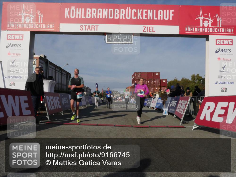 03.10.2025 - Köhlbrandbrückenlauf Matties Gatica Varas http://msf.ph/oto/9166745 03.10.2025 10:04:23 Ziel 1056, 1177, 1245, 1370, 1533, 2323, 3067, 3766, 3830 meine-sportfotos.de
