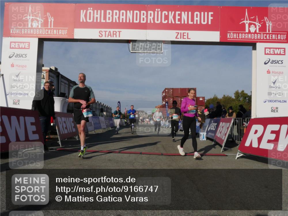 03.10.2025 - Köhlbrandbrückenlauf Matties Gatica Varas http://msf.ph/oto/9166747 03.10.2025 10:04:24 Ziel 1056, 1177, 1245, 1370, 1533, 2323, 3067, 3516, 3830 meine-sportfotos.de