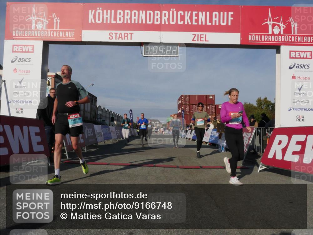 03.10.2025 - Köhlbrandbrückenlauf Matties Gatica Varas http://msf.ph/oto/9166748 03.10.2025 10:04:24 Ziel 1056, 1177, 1245, 1370, 1533, 2323, 3067, 3516, 3830 meine-sportfotos.de