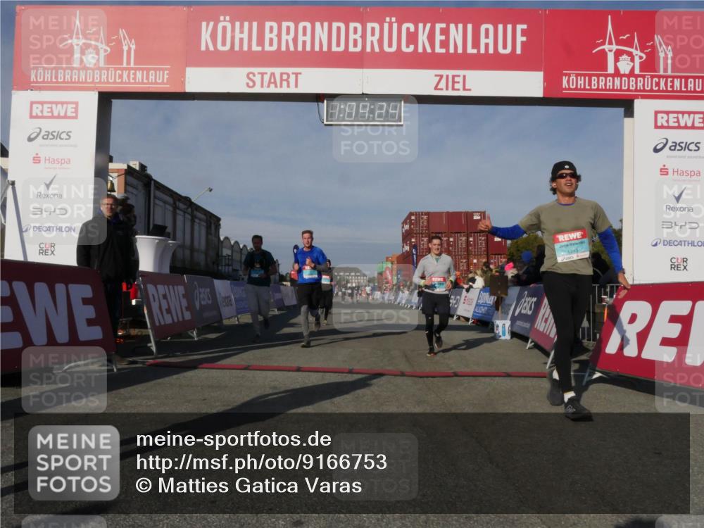 03.10.2025 - Köhlbrandbrückenlauf Matties Gatica Varas http://msf.ph/oto/9166753 03.10.2025 10:04:26 Ziel 1080, 1177, 1370, 1533, 2323, 3067, 3301, 3379, 3516, 3791, 3830 meine-sportfotos.de