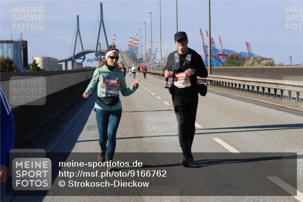 03.10.2025 - Köhlbrandbrückenlauf Strokosch-Dieckow http://msf.ph/oto/9166762 03.10.2025 13:21:58 Position 3 5635, 5636 meine-sportfotos.de