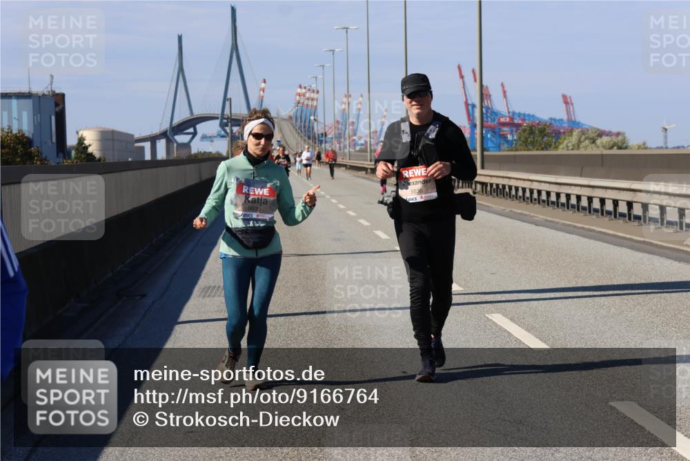 03.10.2025 - Köhlbrandbrückenlauf Strokosch-Dieckow http://msf.ph/oto/9166764 03.10.2025 13:21:58 Position 3 5635, 5636 meine-sportfotos.de
