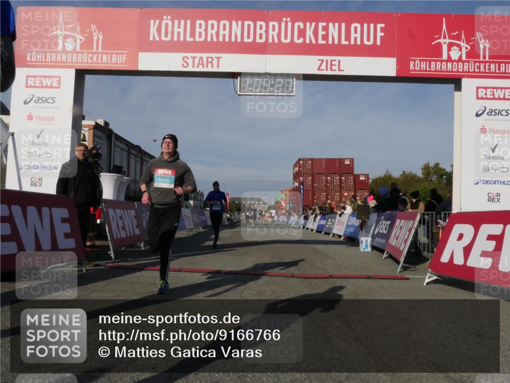 03.10.2025 - Köhlbrandbrückenlauf Matties Gatica Varas http://msf.ph/oto/9166766 03.10.2025 10:04:28 Ziel 1080, 1177, 1370, 2323, 3301, 3379, 3516, 3791 meine-sportfotos.de