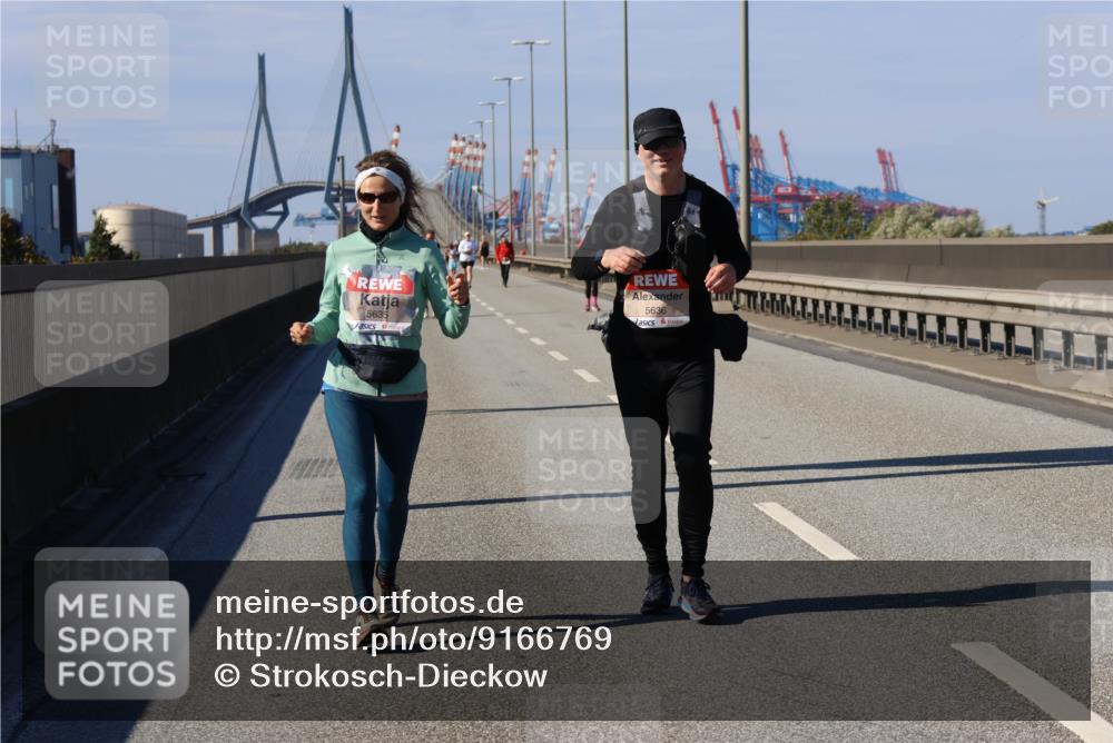 03.10.2025 - Köhlbrandbrückenlauf Strokosch-Dieckow http://msf.ph/oto/9166769 03.10.2025 13:21:58 Position 3 5635, 5636 meine-sportfotos.de