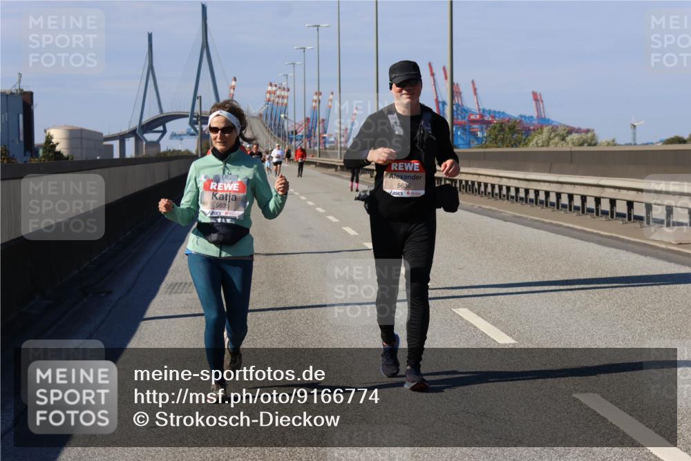 03.10.2025 - Köhlbrandbrückenlauf Strokosch-Dieckow http://msf.ph/oto/9166774 03.10.2025 13:21:59 Position 3 5635, 4, 5636 meine-sportfotos.de