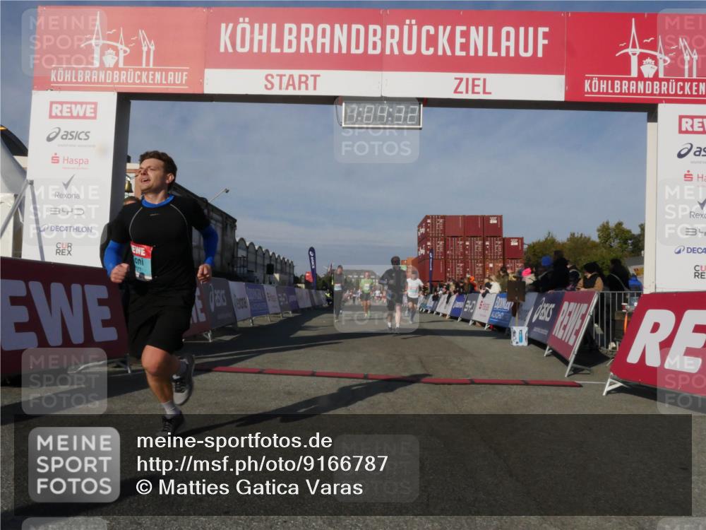 03.10.2025 - Köhlbrandbrückenlauf Matties Gatica Varas http://msf.ph/oto/9166787 03.10.2025 10:04:34 Ziel 1025, 1080, 2029, 3301, 3379, 3516, 3791 meine-sportfotos.de