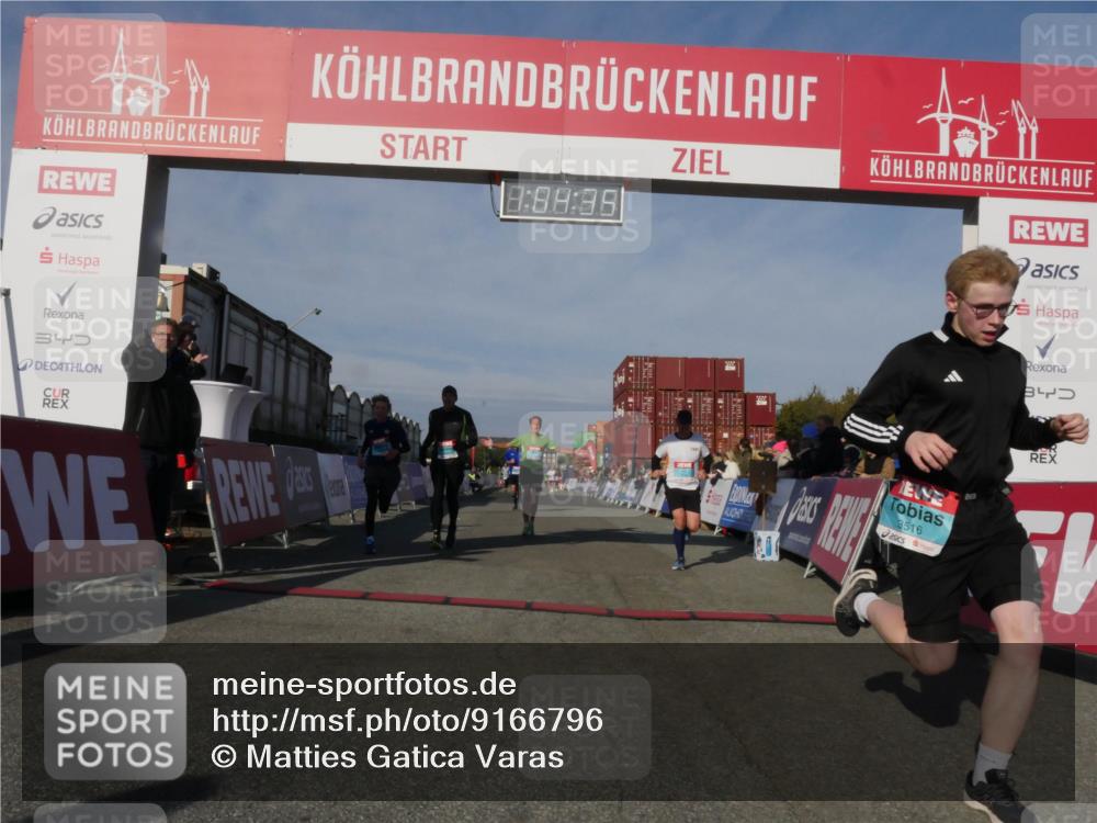 03.10.2025 - Köhlbrandbrückenlauf Matties Gatica Varas http://msf.ph/oto/9166796 03.10.2025 10:04:37 Ziel 1025, 1073, 1080, 1218, 1308, 2029, 2672, 3160, 3301, 3379, 3791 meine-sportfotos.de