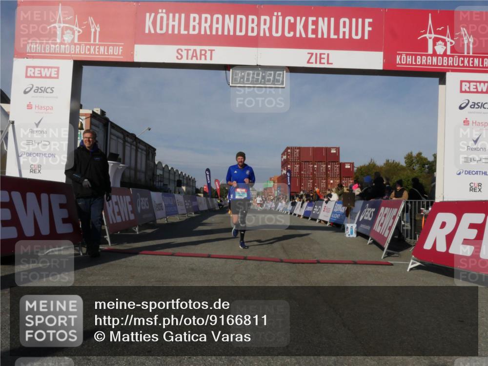 03.10.2025 - Köhlbrandbrückenlauf Matties Gatica Varas http://msf.ph/oto/9166811 03.10.2025 10:04:41 Ziel 1025, 1073, 1218, 1308, 1623, 2029, 2672, 2822, 3160, 3753, 3799 meine-sportfotos.de