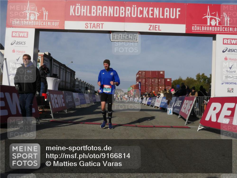 03.10.2025 - Köhlbrandbrückenlauf Matties Gatica Varas http://msf.ph/oto/9166814 03.10.2025 10:04:42 Ziel 1025, 1073, 1218, 1308, 1623, 2672, 2822, 3160, 3753, 3799 meine-sportfotos.de