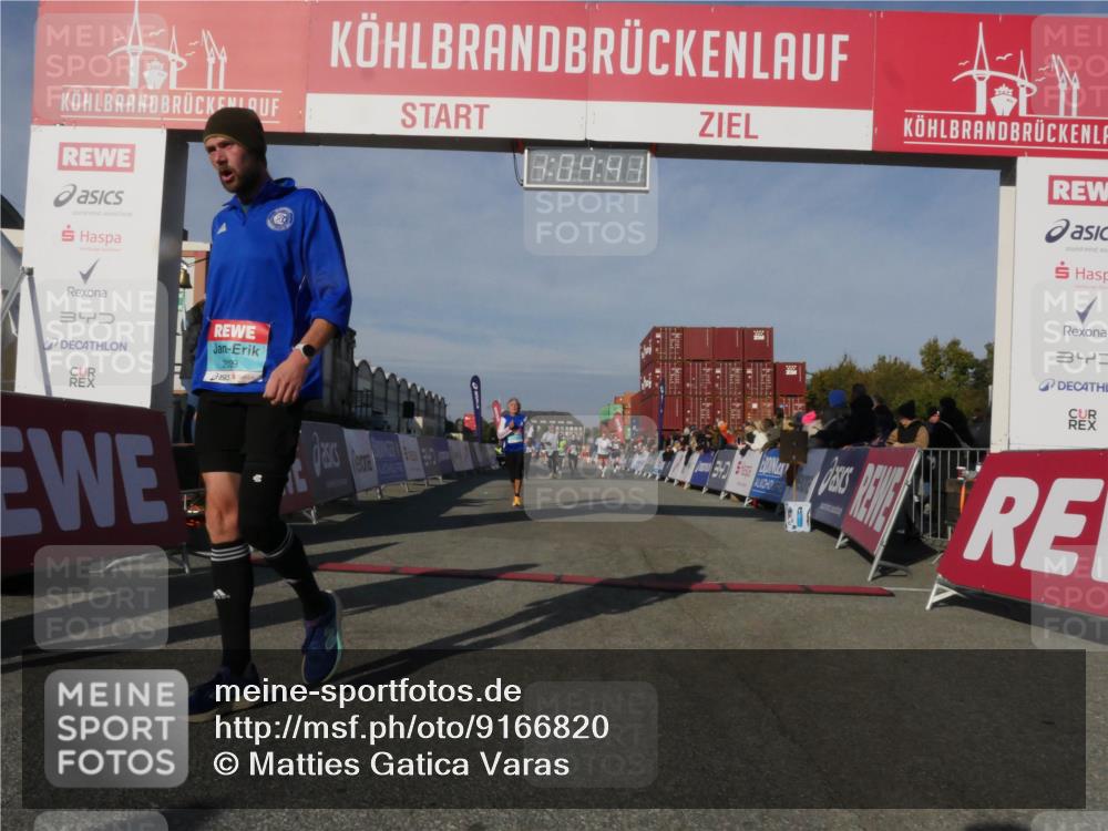 03.10.2025 - Köhlbrandbrückenlauf Matties Gatica Varas http://msf.ph/oto/9166820 03.10.2025 10:04:43 Ziel 1025, 1073, 1218, 1308, 1623, 2672, 2822, 3160, 3753, 3799 meine-sportfotos.de