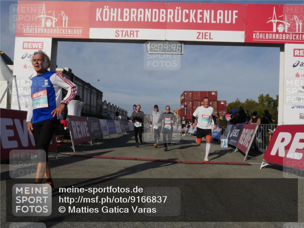 03.10.2025 - Köhlbrandbrückenlauf Matties Gatica Varas http://msf.ph/oto/9166837 03.10.2025 10:04:48 Ziel 1073, 1218, 1225, 1308, 1623, 2672, 2714, 2822, 3160, 3753, 3799, 3835 meine-sportfotos.de