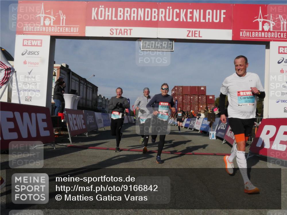 03.10.2025 - Köhlbrandbrückenlauf Matties Gatica Varas http://msf.ph/oto/9166842 03.10.2025 10:04:49 Ziel 1073, 1218, 1225, 1308, 1403, 1623, 2714, 2822, 3753, 3799, 3835 meine-sportfotos.de