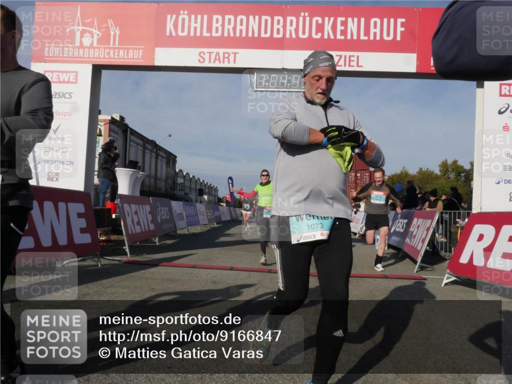 03.10.2025 - Köhlbrandbrückenlauf Matties Gatica Varas http://msf.ph/oto/9166847 03.10.2025 10:04:50 Ziel 1225, 1403, 1623, 2714, 2822, 3117, 3753, 3799, 3835 meine-sportfotos.de