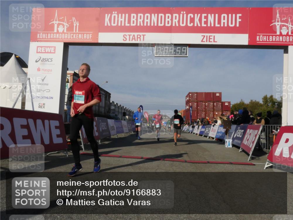 03.10.2025 - Köhlbrandbrückenlauf Matties Gatica Varas http://msf.ph/oto/9166883 03.10.2025 10:05:00 Ziel 1225, 1236, 1302, 1403, 1447, 1457, 3117, 3812 meine-sportfotos.de