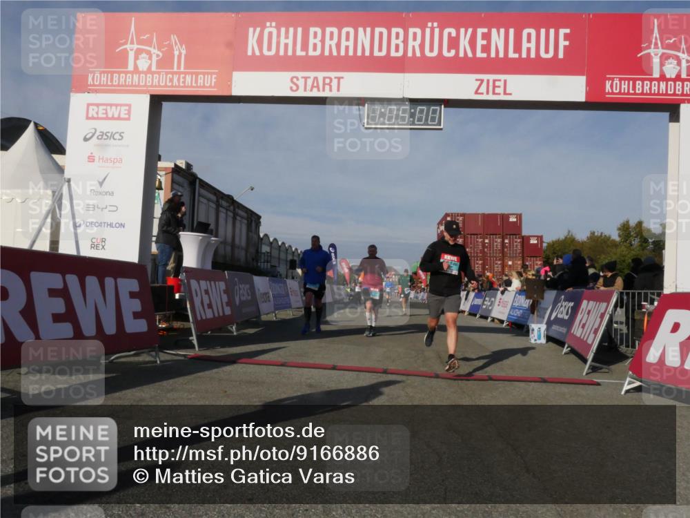03.10.2025 - Köhlbrandbrückenlauf Matties Gatica Varas http://msf.ph/oto/9166886 03.10.2025 10:05:01 Ziel 1236, 1302, 1403, 1447, 1457, 3117, 3812 meine-sportfotos.de