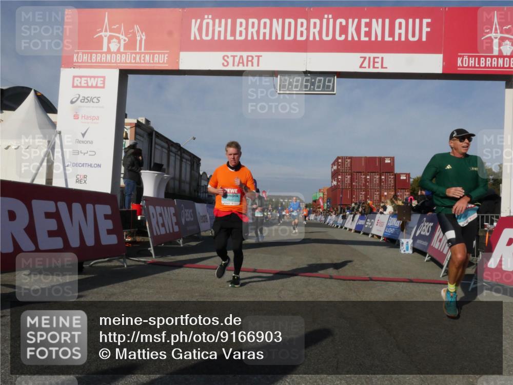 03.10.2025 - Köhlbrandbrückenlauf Matties Gatica Varas http://msf.ph/oto/9166903 03.10.2025 10:05:06 Ziel 1211, 1302, 1346, 1406, 1457, 1477, 1944, 2920, 3409, 3741 meine-sportfotos.de