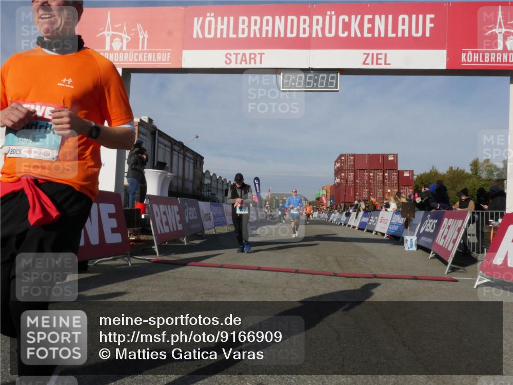 03.10.2025 - Köhlbrandbrückenlauf Matties Gatica Varas http://msf.ph/oto/9166909 03.10.2025 10:05:07 Ziel 1211, 1302, 1346, 1406, 1457, 1477, 1944, 2920, 3409, 3741 meine-sportfotos.de