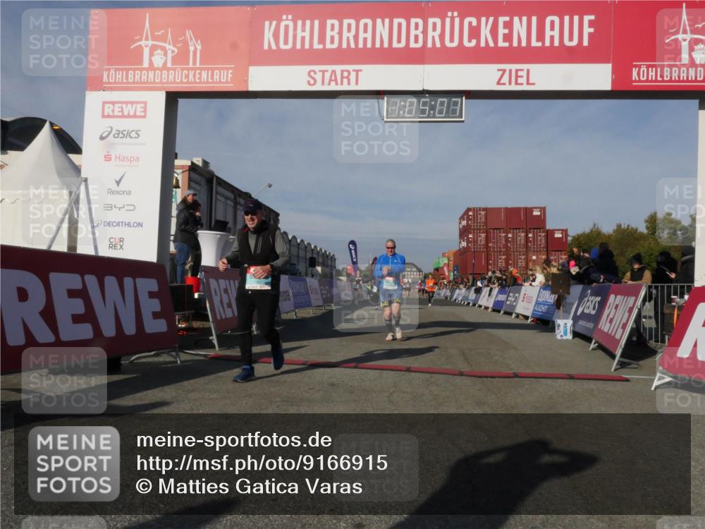 03.10.2025 - Köhlbrandbrückenlauf Matties Gatica Varas http://msf.ph/oto/9166915 03.10.2025 10:05:09 Ziel 1033, 1211, 1302, 1346, 1359, 1406, 1477, 1622, 1944, 2920, 3409, 3721, 3741 meine-sportfotos.de