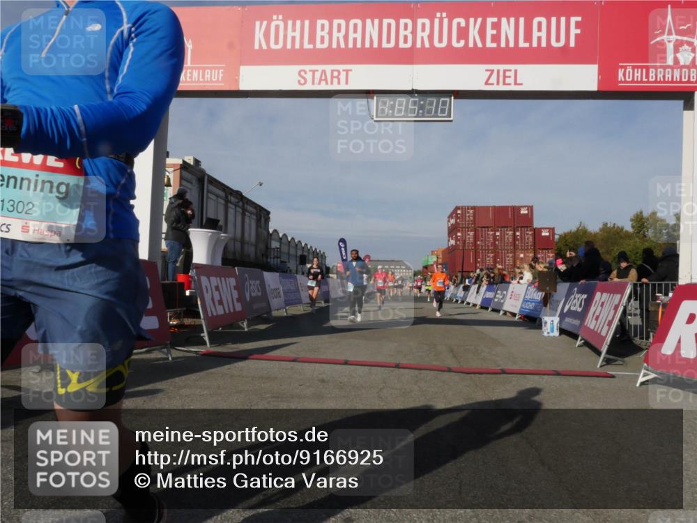 03.10.2025 - Köhlbrandbrückenlauf Matties Gatica Varas http://msf.ph/oto/9166925 03.10.2025 10:05:11 Ziel 1033, 1211, 1346, 1359, 1406, 1477, 1622, 1944, 2920, 3409, 3721, 3741 meine-sportfotos.de