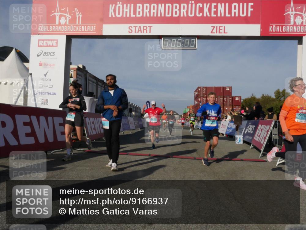 03.10.2025 - Köhlbrandbrückenlauf Matties Gatica Varas http://msf.ph/oto/9166937 03.10.2025 10:05:15 Ziel 1033, 1239, 1346, 1359, 1477, 1622, 1944, 3409, 3721 meine-sportfotos.de