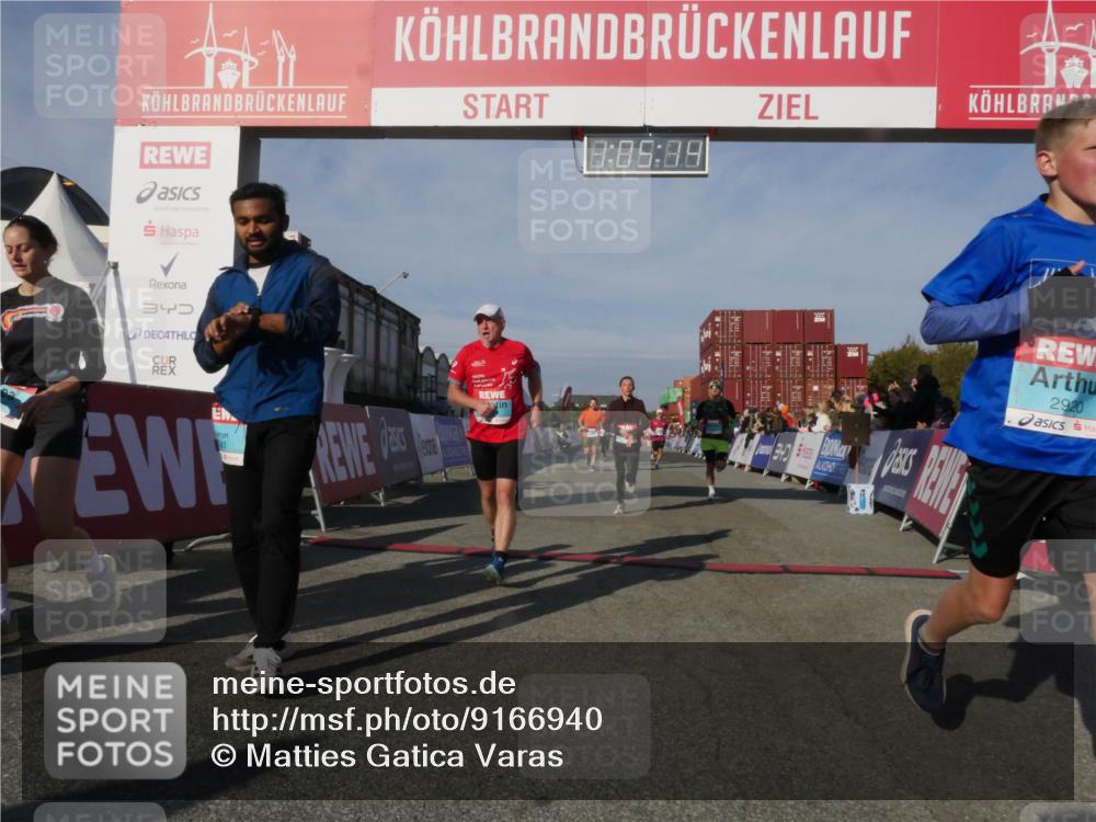 03.10.2025 - Köhlbrandbrückenlauf Matties Gatica Varas http://msf.ph/oto/9166940 03.10.2025 10:05:16 Ziel 1033, 1239, 1346, 1359, 1622, 1944, 3409, 3721 meine-sportfotos.de