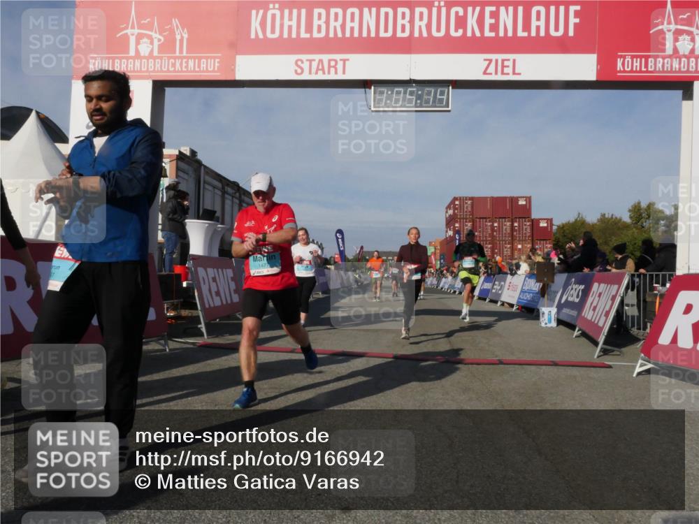 03.10.2025 - Köhlbrandbrückenlauf Matties Gatica Varas http://msf.ph/oto/9166942 03.10.2025 10:05:16 Ziel 1033, 1239, 1346, 1359, 1622, 1944, 3409, 3721 meine-sportfotos.de