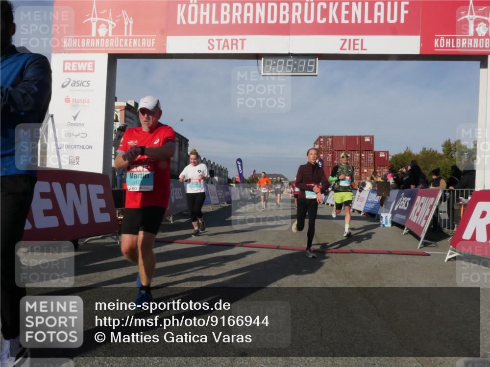 03.10.2025 - Köhlbrandbrückenlauf Matties Gatica Varas http://msf.ph/oto/9166944 03.10.2025 10:05:17 Ziel 1033, 1239, 1346, 1359, 1622, 1944, 2661, 3409, 3721 meine-sportfotos.de