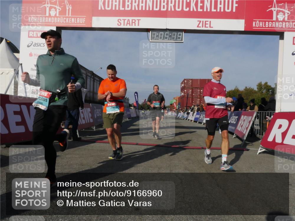 03.10.2025 - Köhlbrandbrückenlauf Matties Gatica Varas http://msf.ph/oto/9166960 03.10.2025 10:05:21 Ziel 1239, 2661, 3721 meine-sportfotos.de