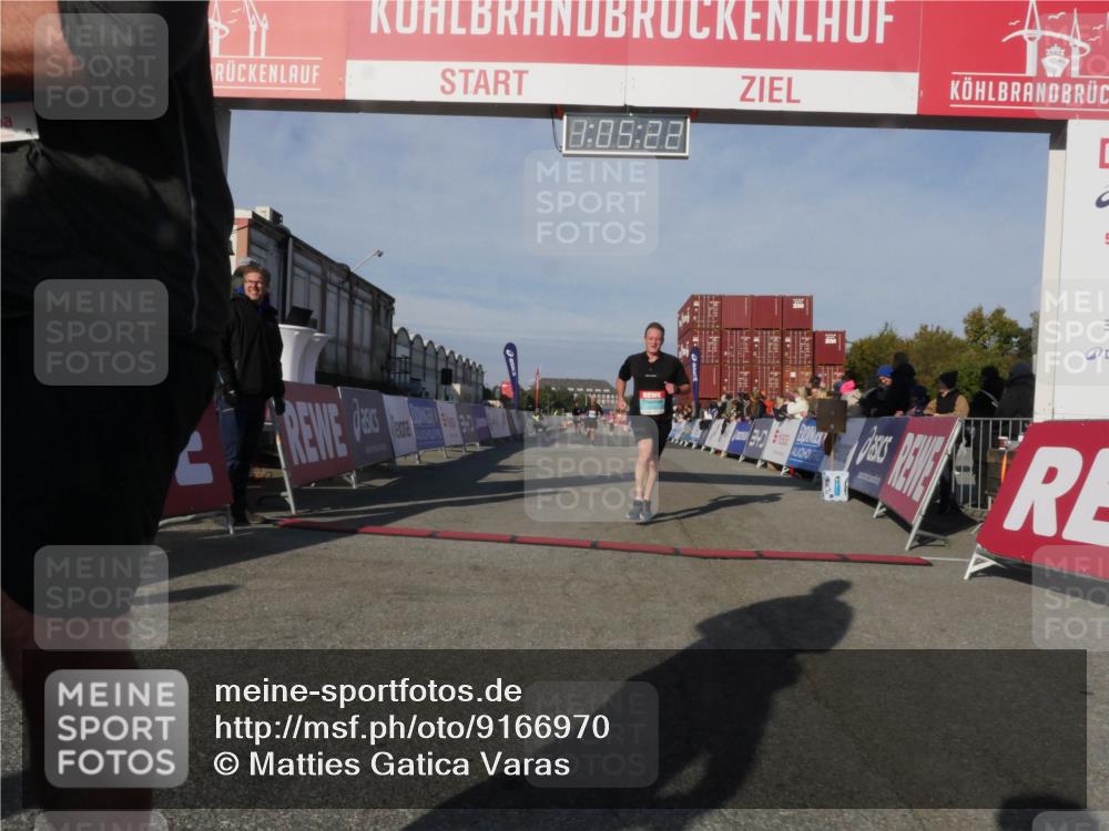 03.10.2025 - Köhlbrandbrückenlauf Matties Gatica Varas http://msf.ph/oto/9166970 03.10.2025 10:05:24 Ziel 1239, 2084, 2661, 3842 meine-sportfotos.de