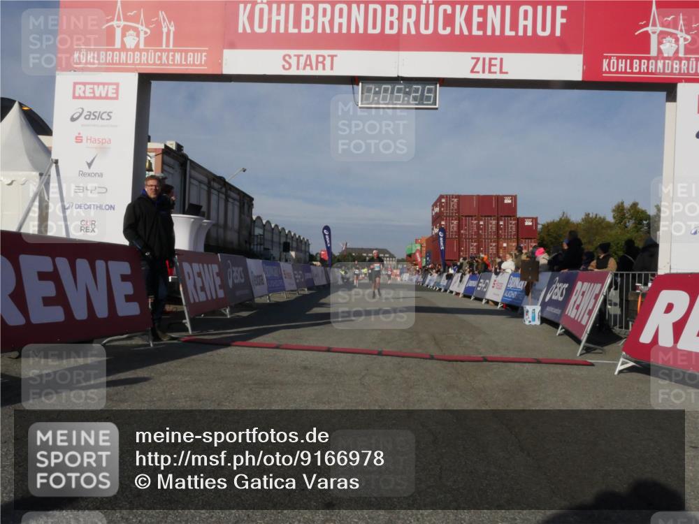 03.10.2025 - Köhlbrandbrückenlauf Matties Gatica Varas http://msf.ph/oto/9166978 03.10.2025 10:05:26 Ziel 2084, 2661, 3842 meine-sportfotos.de