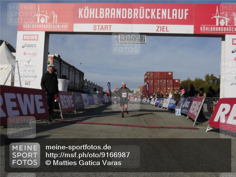 03.10.2025 - Köhlbrandbrückenlauf Matties Gatica Varas http://msf.ph/oto/9166987 03.10.2025 10:05:29 Ziel 1385, 2084, 2661, 3679, 3842 meine-sportfotos.de