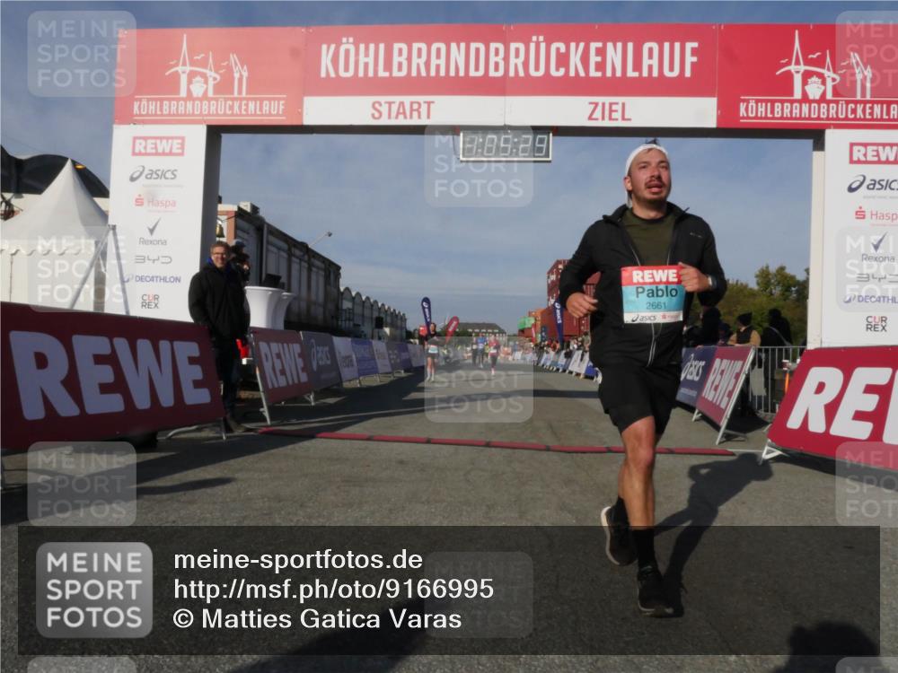 03.10.2025 - Köhlbrandbrückenlauf Matties Gatica Varas http://msf.ph/oto/9166995 03.10.2025 10:05:31 Ziel 1385, 2084, 3679, 3842 meine-sportfotos.de