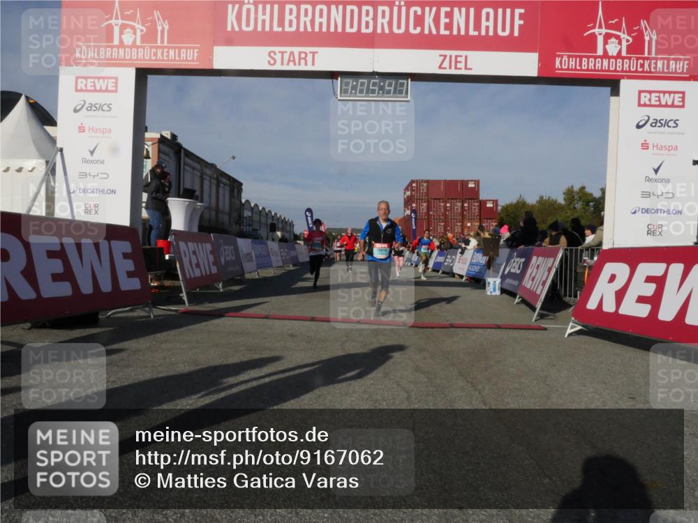03.10.2025 - Köhlbrandbrückenlauf Matties Gatica Varas http://msf.ph/oto/9167062 03.10.2025 10:05:49 Ziel 1092, 1119, 1340, 1424, 1428, 1962, 2698, 2743, 3484, 3579, 3716 meine-sportfotos.de