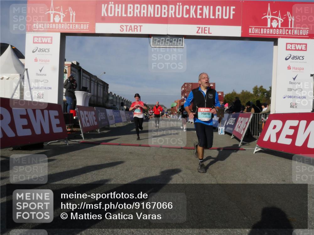 03.10.2025 - Köhlbrandbrückenlauf Matties Gatica Varas http://msf.ph/oto/9167066 03.10.2025 10:05:50 Ziel 1092, 1119, 1424, 1428, 1962, 2698, 2743, 3484, 3579, 3716 meine-sportfotos.de