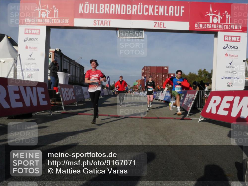 03.10.2025 - Köhlbrandbrückenlauf Matties Gatica Varas http://msf.ph/oto/9167071 03.10.2025 10:05:51 Ziel 1092, 1132, 1424, 1428, 1962, 2698, 2743, 3484, 3579, 3716 meine-sportfotos.de