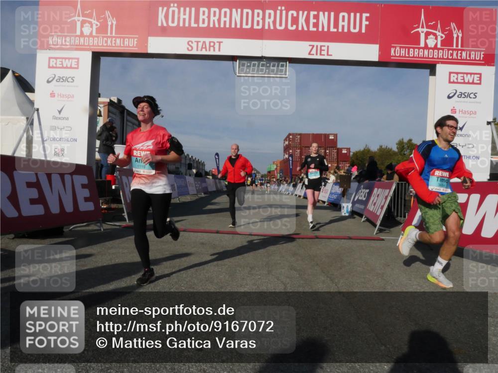 03.10.2025 - Köhlbrandbrückenlauf Matties Gatica Varas http://msf.ph/oto/9167072 03.10.2025 10:05:51 Ziel 1092, 1132, 1424, 1428, 1962, 2698, 2743, 3484, 3579, 3716 meine-sportfotos.de