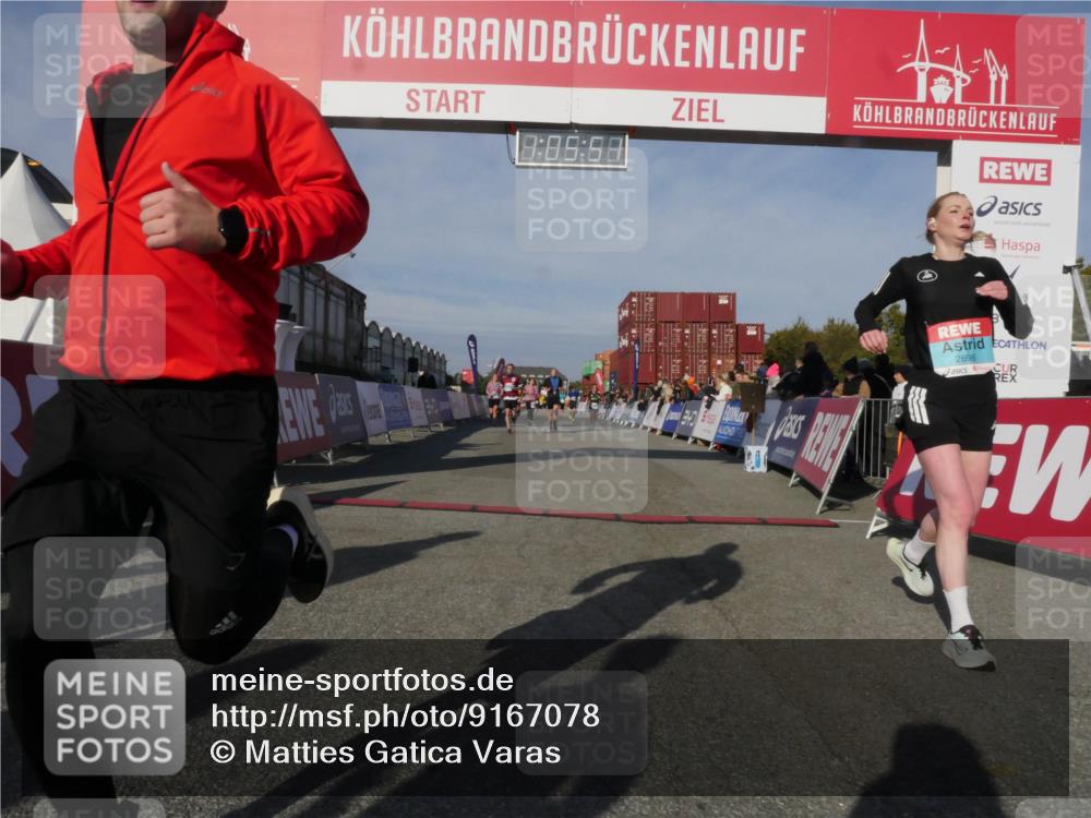 03.10.2025 - Köhlbrandbrückenlauf Matties Gatica Varas http://msf.ph/oto/9167078 03.10.2025 10:05:53 Ziel 1092, 1132, 1424, 1428, 2743, 3579, 3716 meine-sportfotos.de