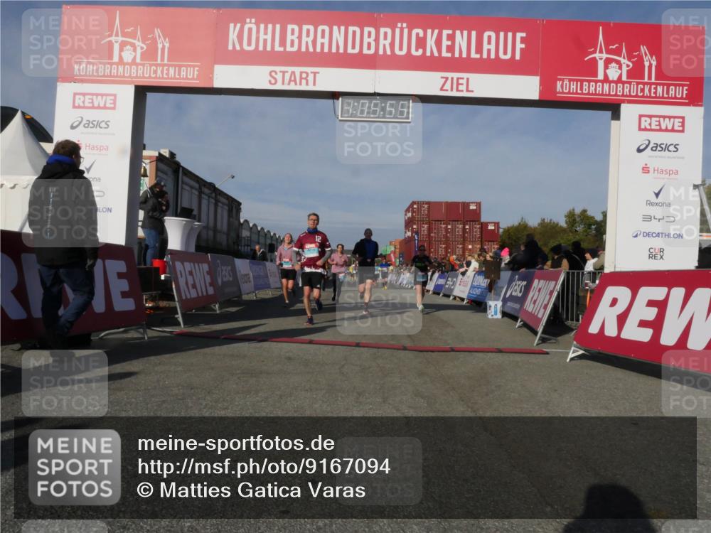 03.10.2025 - Köhlbrandbrückenlauf Matties Gatica Varas http://msf.ph/oto/9167094 03.10.2025 10:05:57 Ziel 1092, 1132, 1242, 1424, 1428, 1626, 2743, 2913, 3053, 3333, 3579, 3716 meine-sportfotos.de