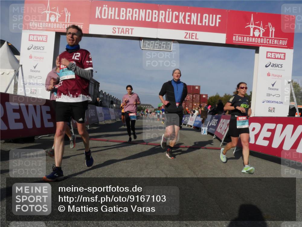 03.10.2025 - Köhlbrandbrückenlauf Matties Gatica Varas http://msf.ph/oto/9167103 03.10.2025 10:05:59 Ziel 1132, 1242, 1424, 1428, 1626, 2913, 3053, 3333 meine-sportfotos.de