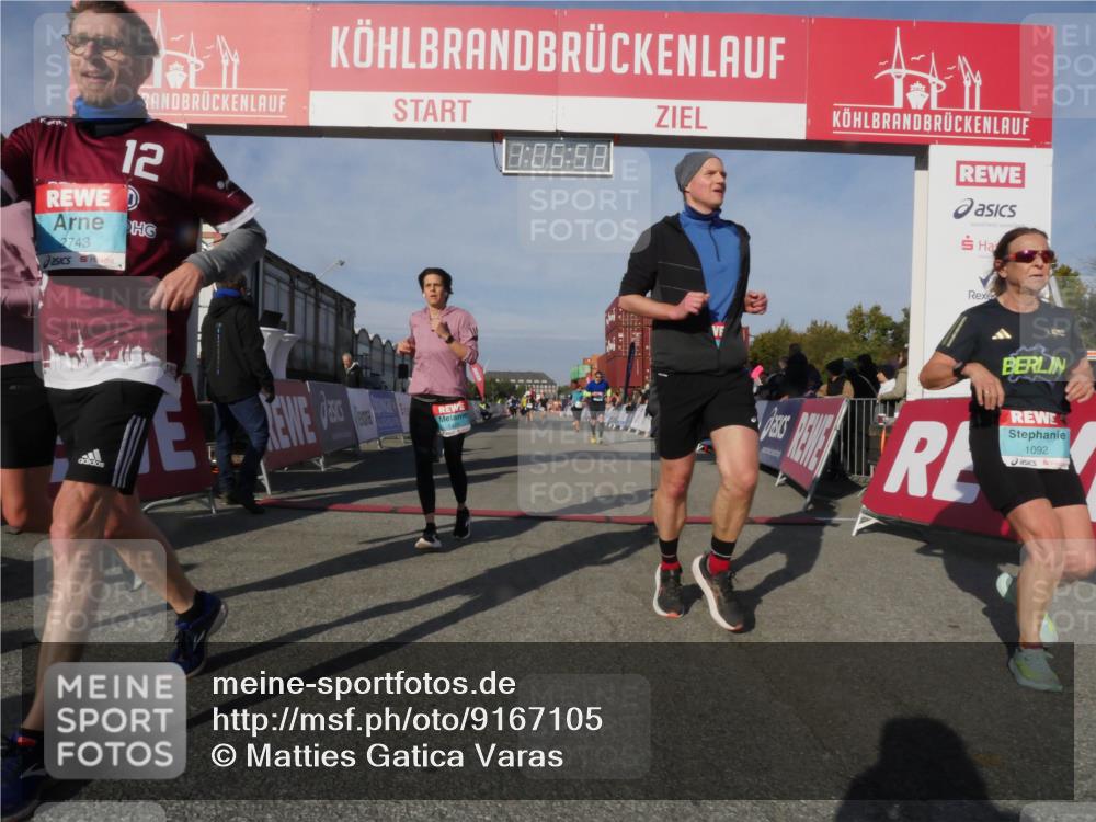03.10.2025 - Köhlbrandbrückenlauf Matties Gatica Varas http://msf.ph/oto/9167105 03.10.2025 10:05:59 Ziel 1132, 1242, 1424, 1428, 1626, 2913, 3053, 3333 meine-sportfotos.de