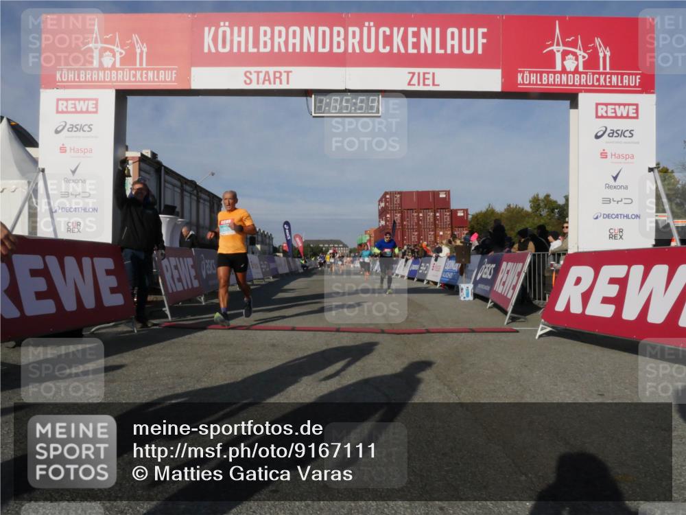 03.10.2025 - Köhlbrandbrückenlauf Matties Gatica Varas http://msf.ph/oto/9167111 03.10.2025 10:06:01 Ziel 1132, 1242, 1333, 1352, 1356, 1428, 1505, 1626, 2913, 3053, 3333 meine-sportfotos.de