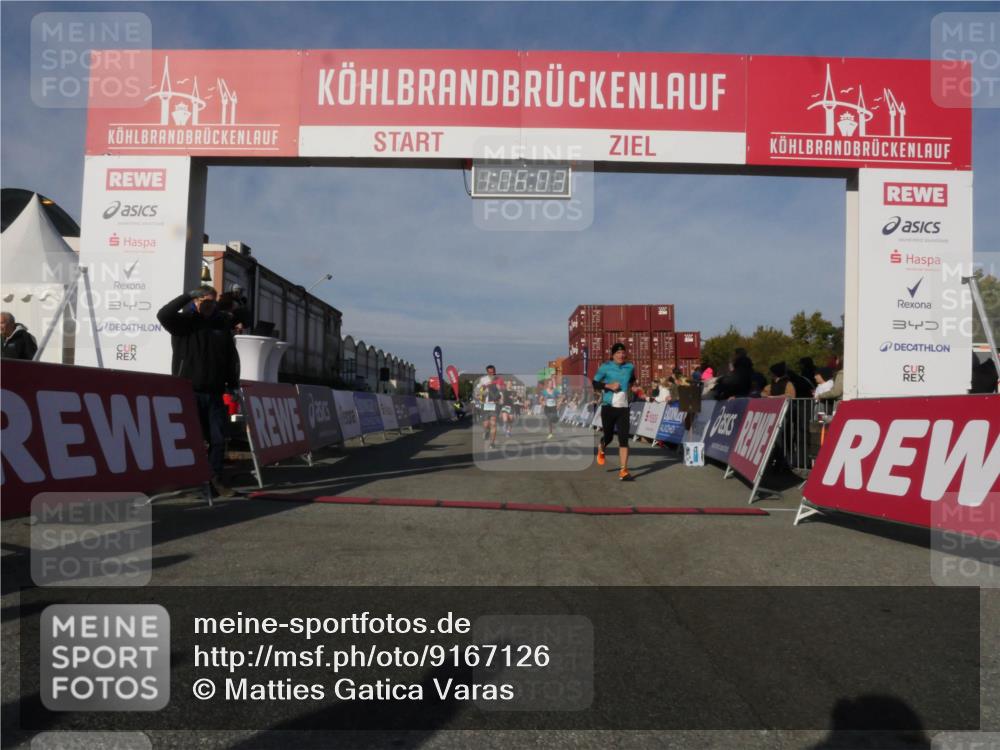 03.10.2025 - Köhlbrandbrückenlauf Matties Gatica Varas http://msf.ph/oto/9167126 03.10.2025 10:06:05 Ziel 1242, 1299, 1333, 1352, 1356, 1397, 1505, 1626, 2913, 3053, 3333, 3764 meine-sportfotos.de