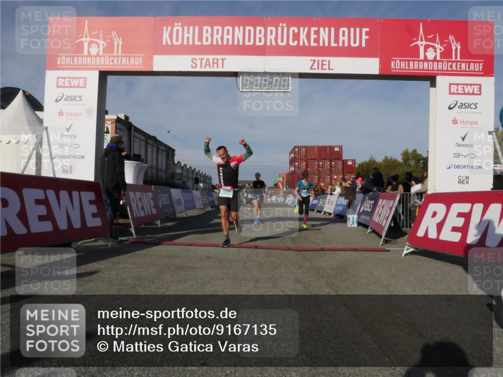 03.10.2025 - Köhlbrandbrückenlauf Matties Gatica Varas http://msf.ph/oto/9167135 03.10.2025 10:06:08 Ziel 1199, 1242, 1299, 1333, 1352, 1356, 1397, 1505, 1626, 3333, 3563, 3764 meine-sportfotos.de